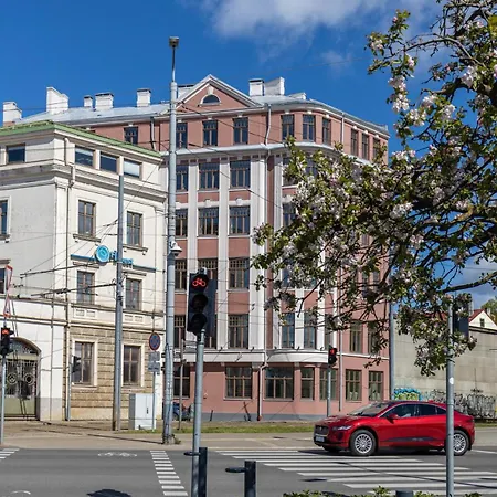 Compact & Old Town Апартаменты *